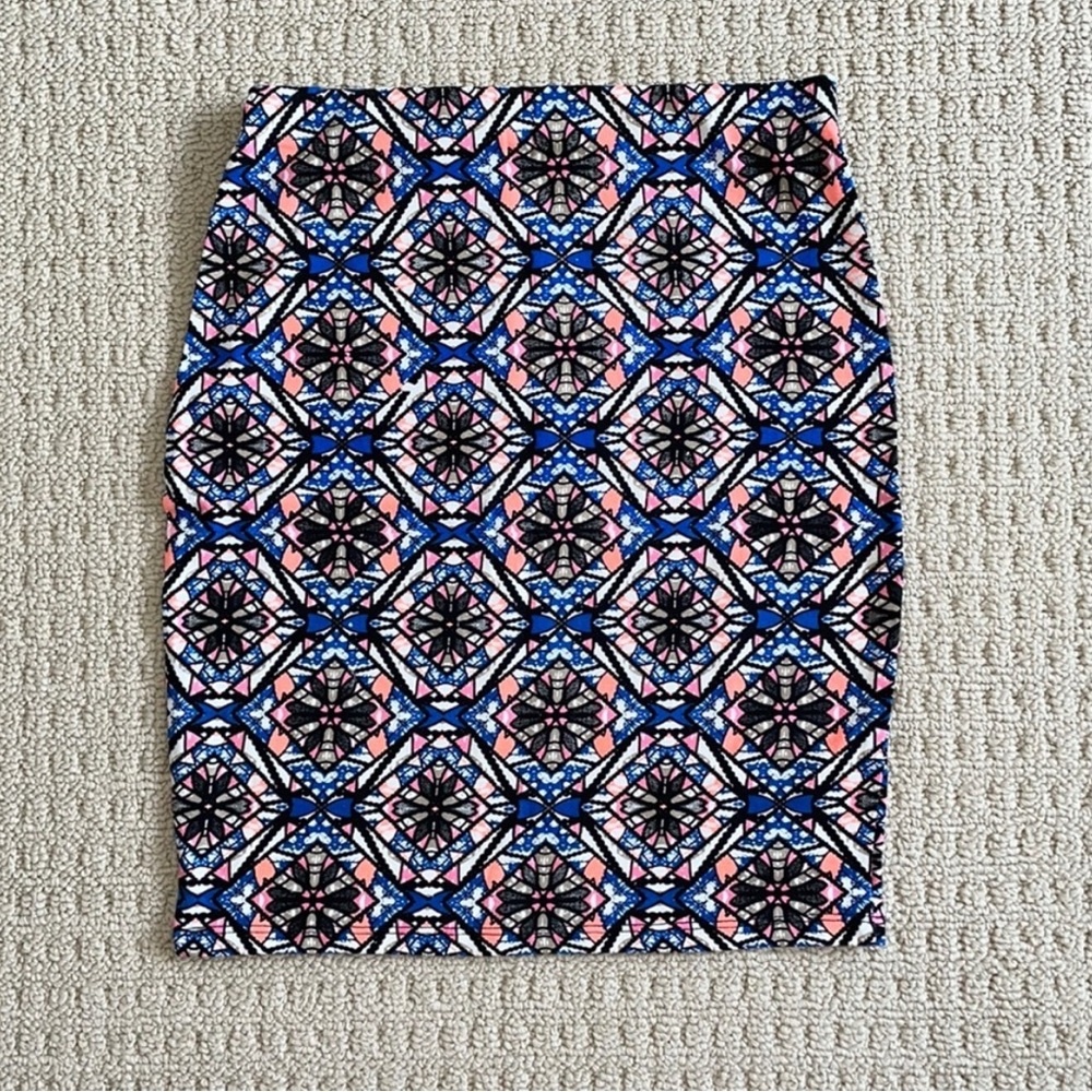 New Look Pattern Mini Skirt - Picture 2 of 6